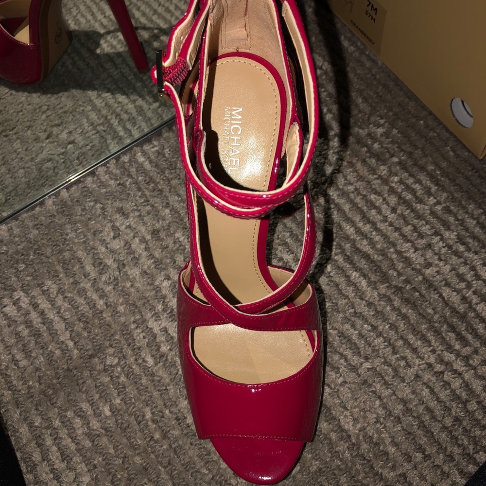 Shoes Michael kors size 7 and guess size 7